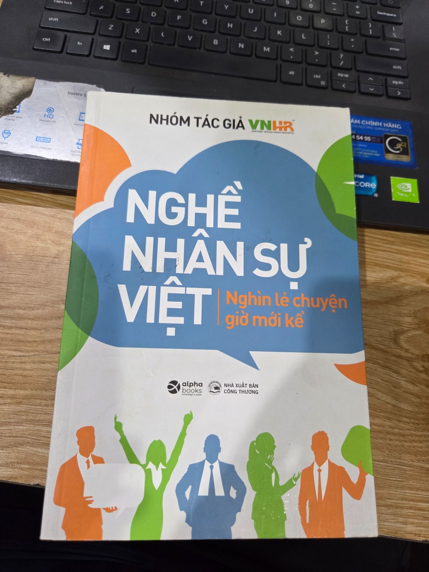 Sách Nghề Nhân Sự Việt - Nghìn Lẻ Chuyện Giờ Mới Kể