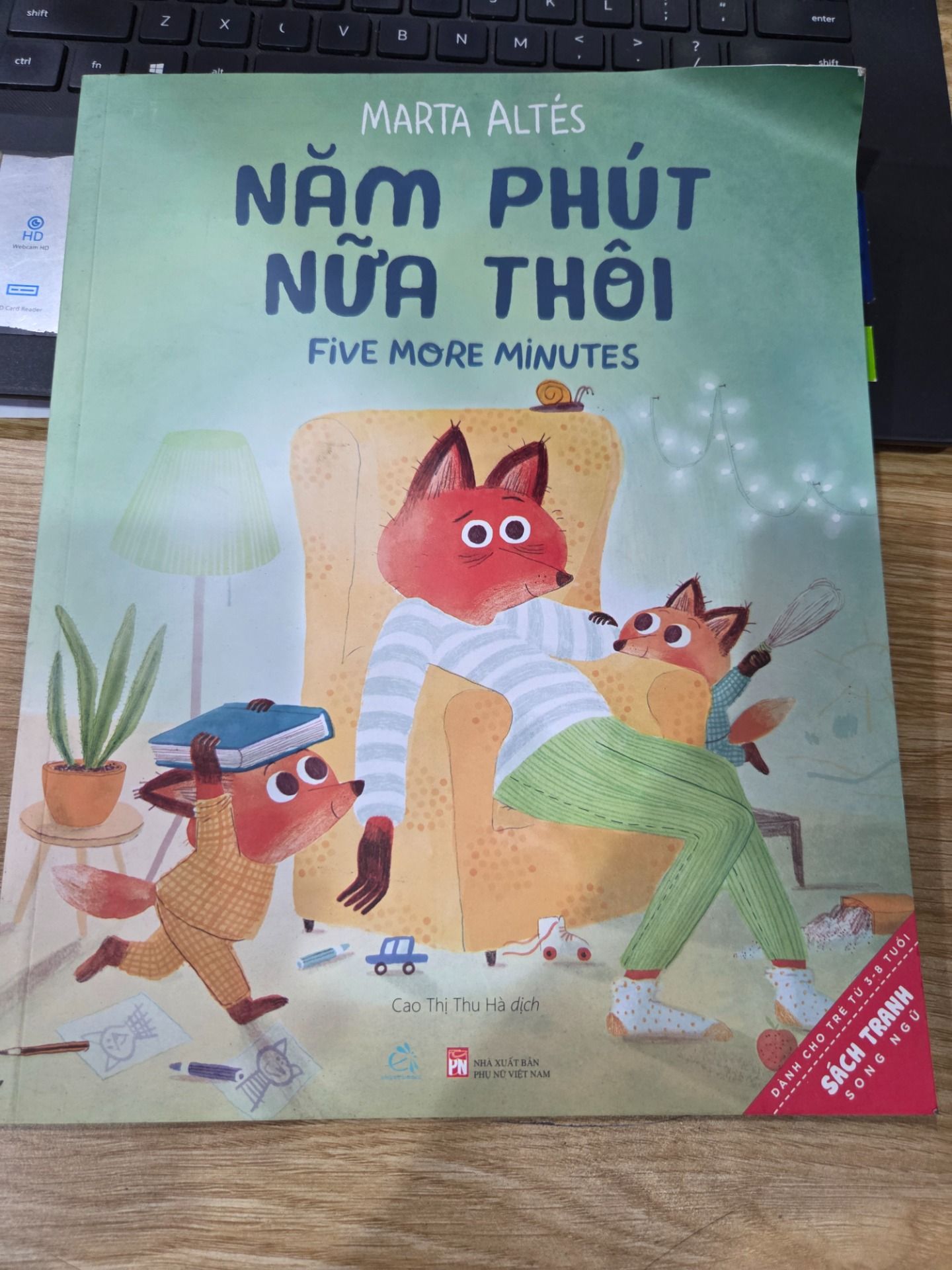 Sách Năm Phút Nữa Thôi