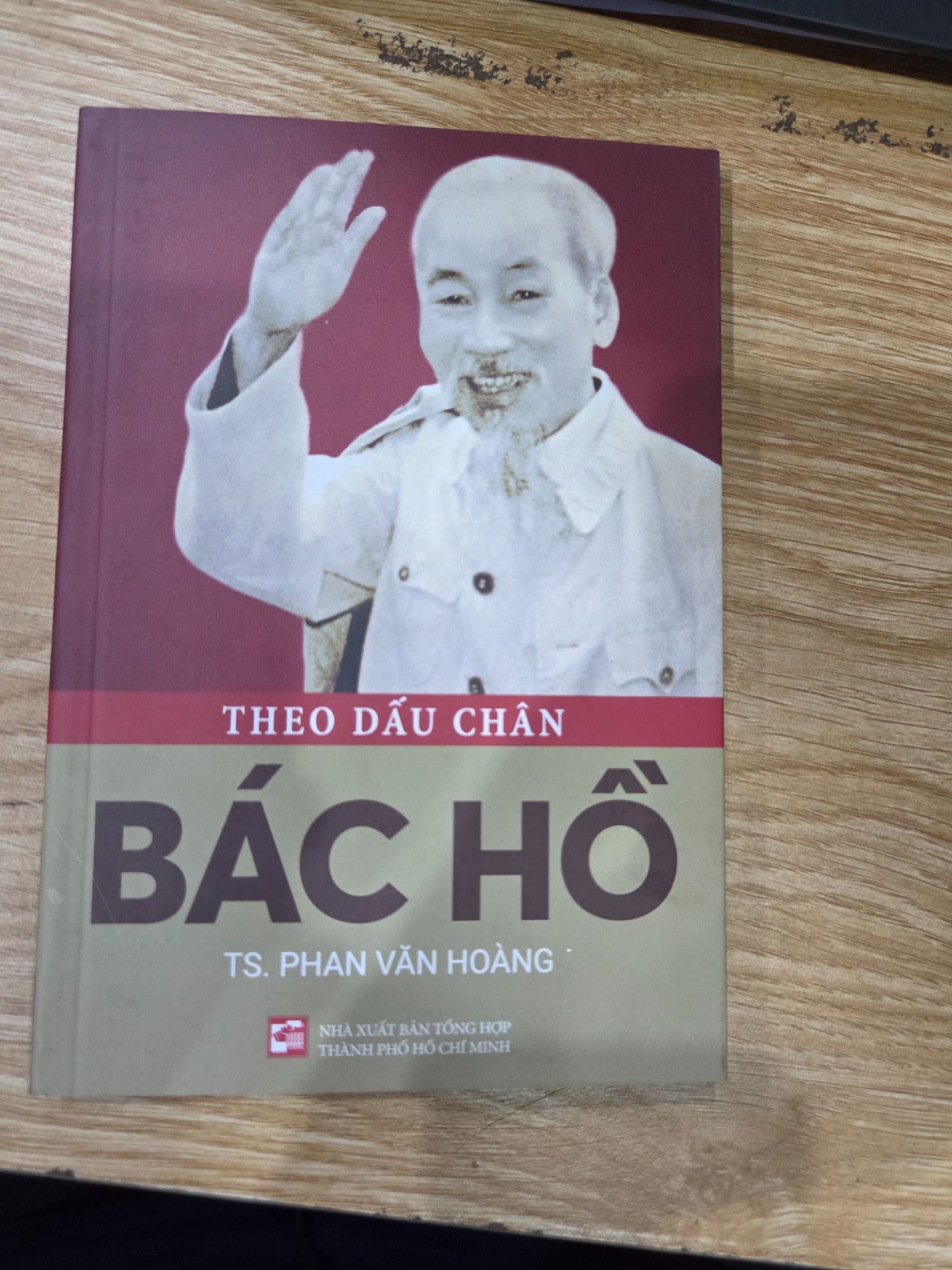 Sách Theo Dấu Chân Bác Hồ
