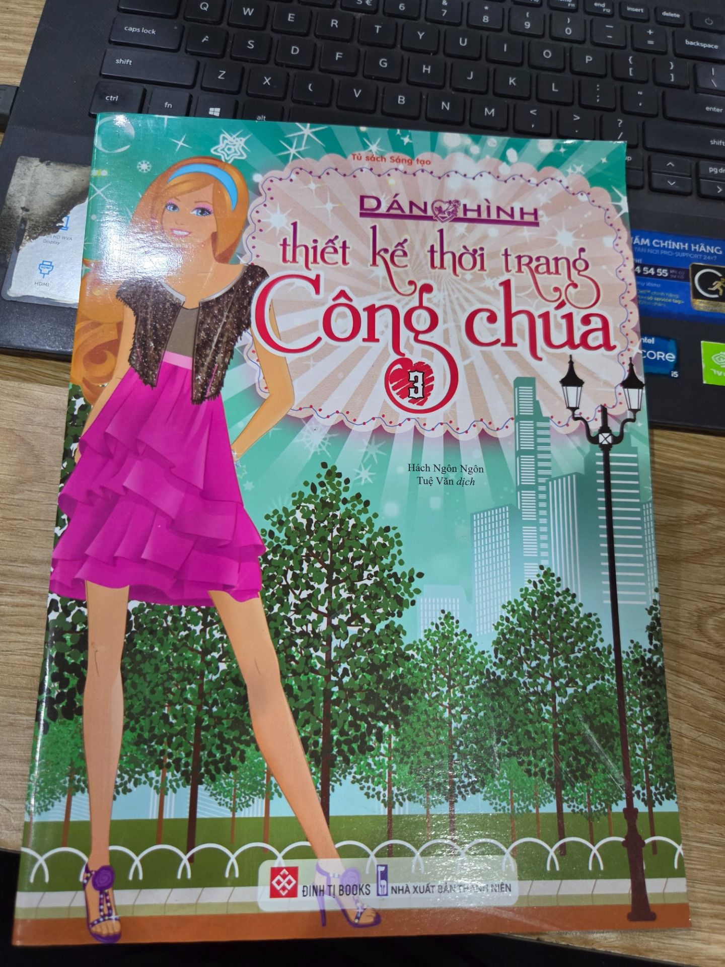 Sách Dán Hình Thiết Kế Thời Trang Công Chúa (Tập 3)