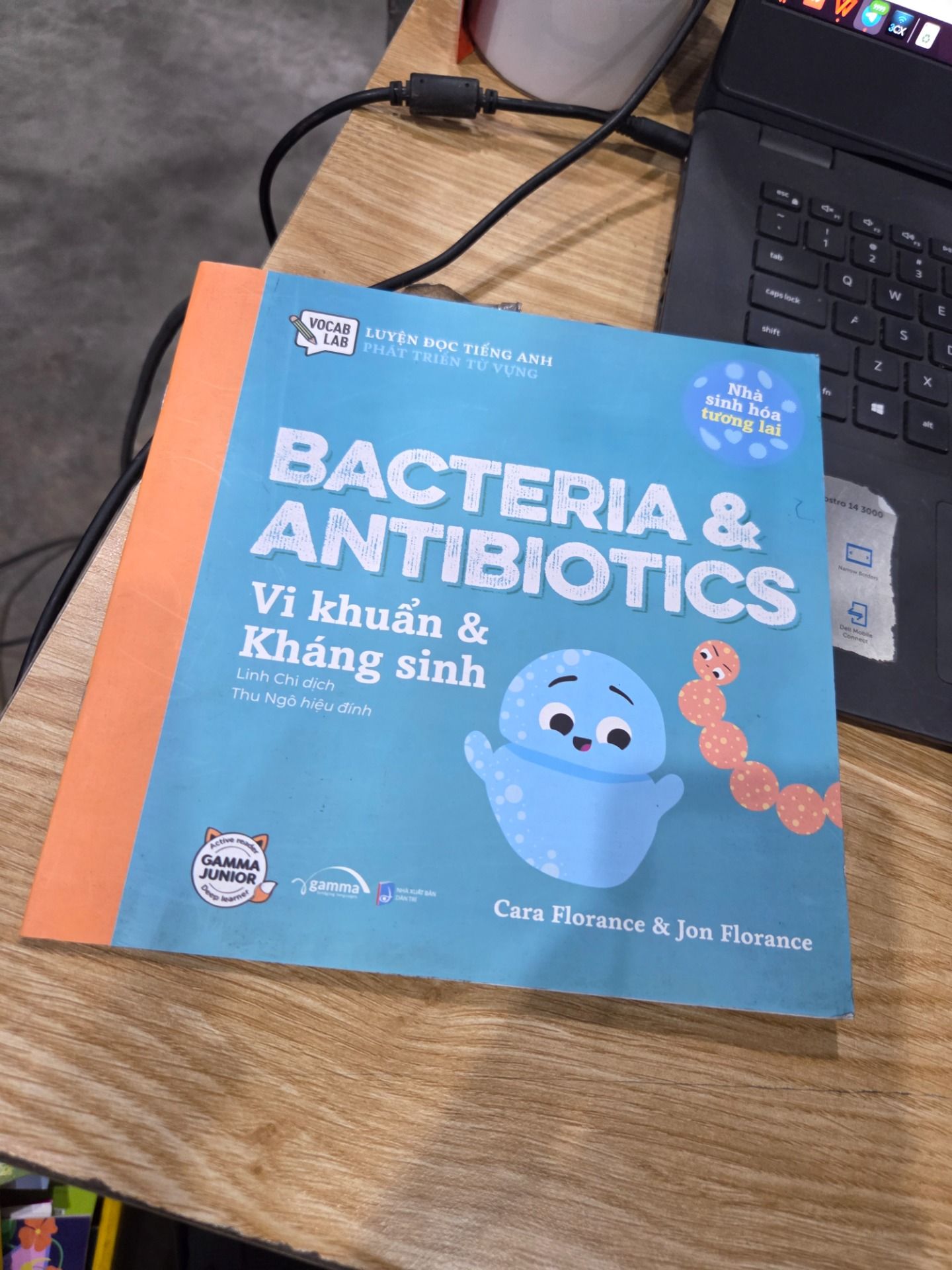 Sách Nhà Sinh Hóa Tương Lai: Bacteria & Antibiotics - Vi Khuẩn & Kháng Sinh