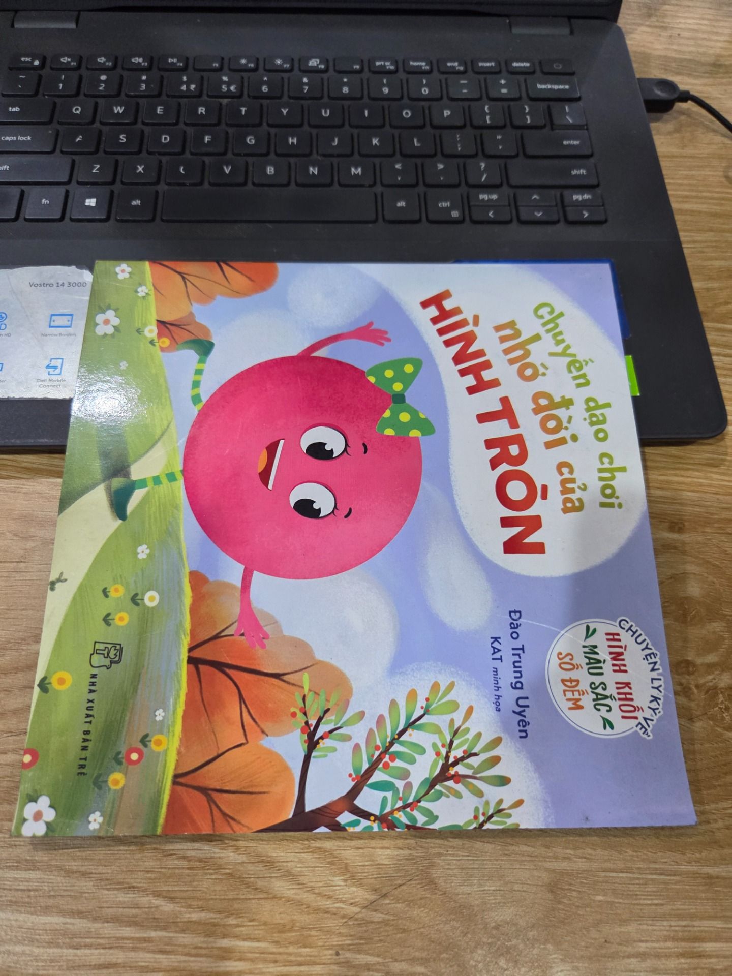 Sách Chuyện Ly Kỳ Về Hình Khối, Màu Sắc, Số Đếm. Chuyến Dạo Chơi Nhớ Đời Của Hình Tròn