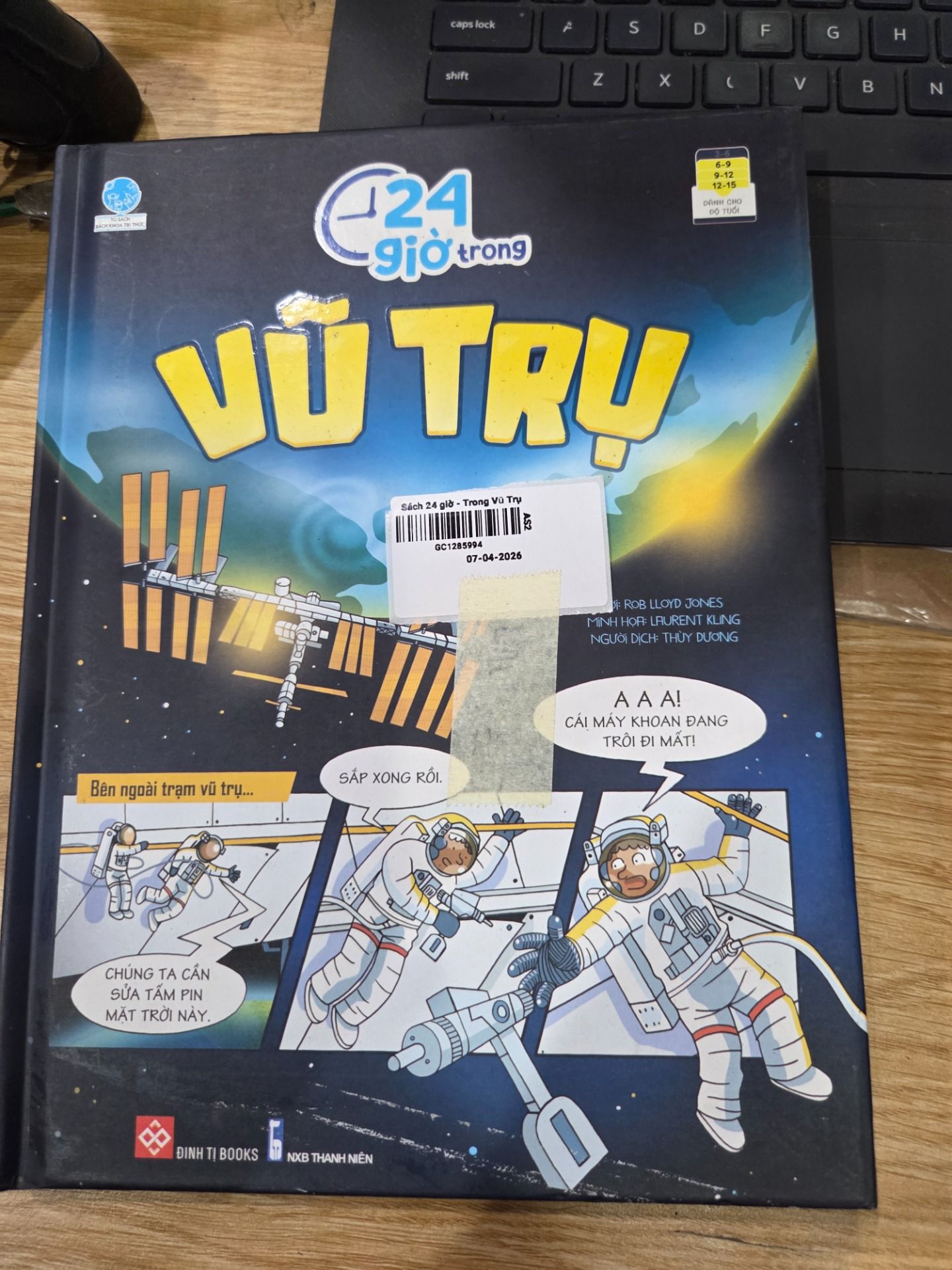Sách 24 giờ - Trong Vũ Trụ