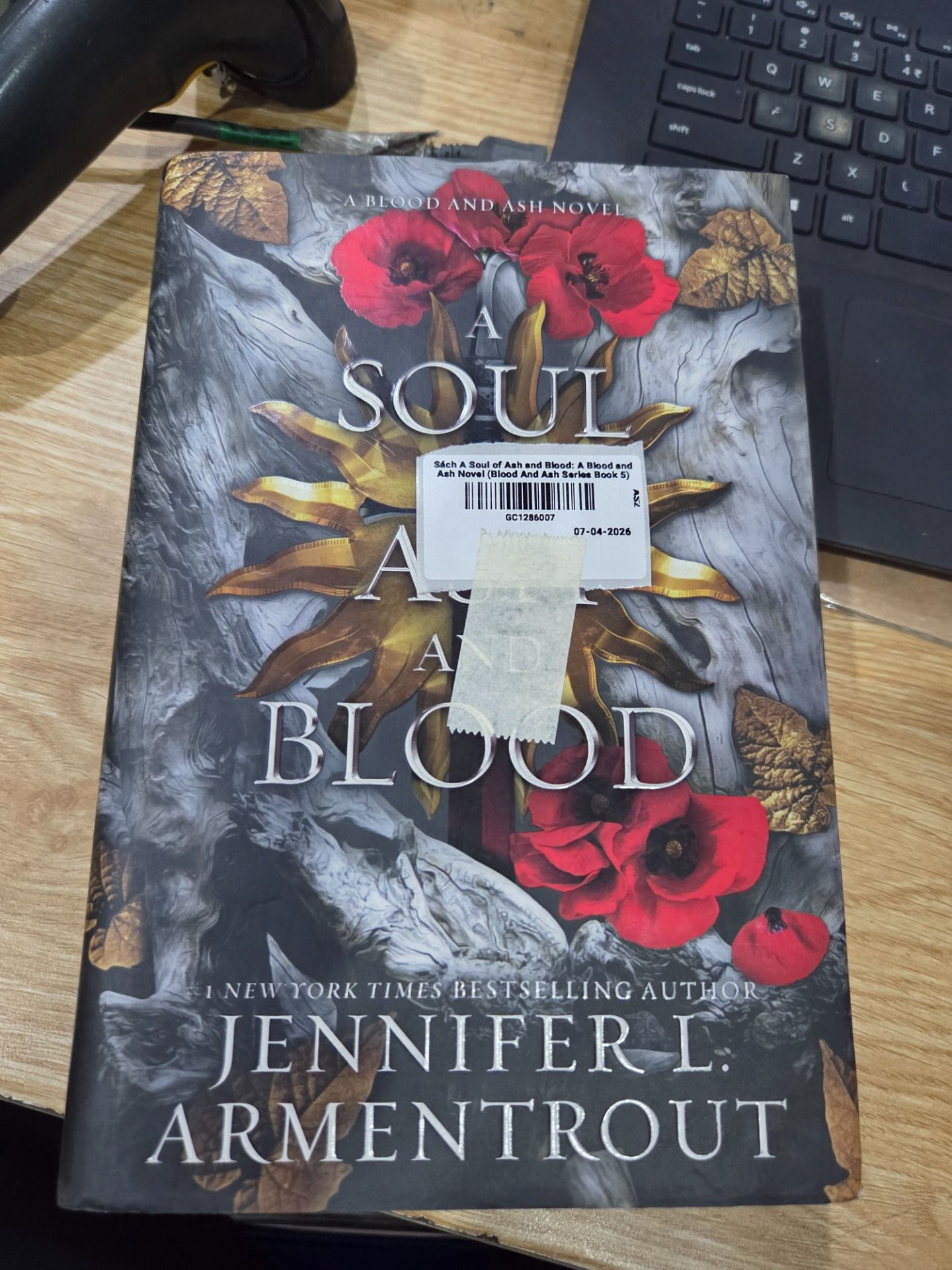 Sách A Soul of Ash and Blood: A Blood and Ash Novel (Blood And Ash Series Book 5)