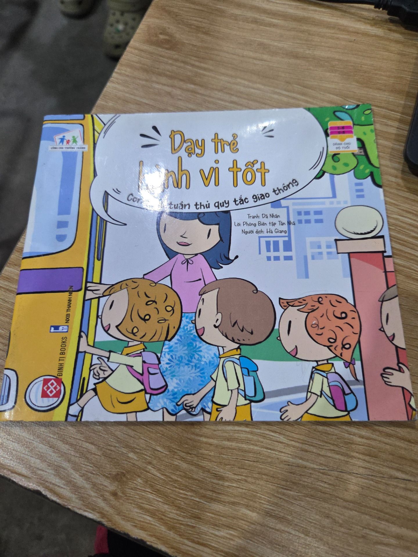 Sách Dạy Trẻ Hành Vi Tốt - Con Biết Tuân Thủ Quy Tắc Giao Thông