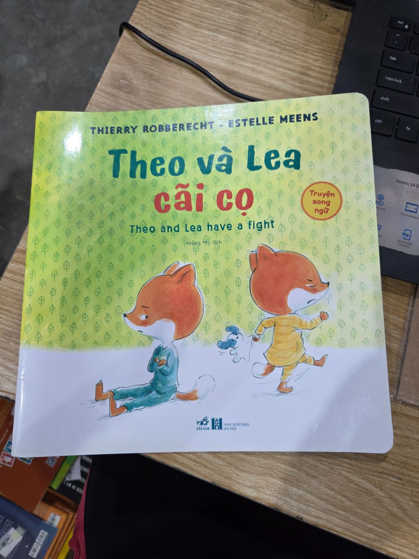 Sách Theo Và Lea Cãi Cọ