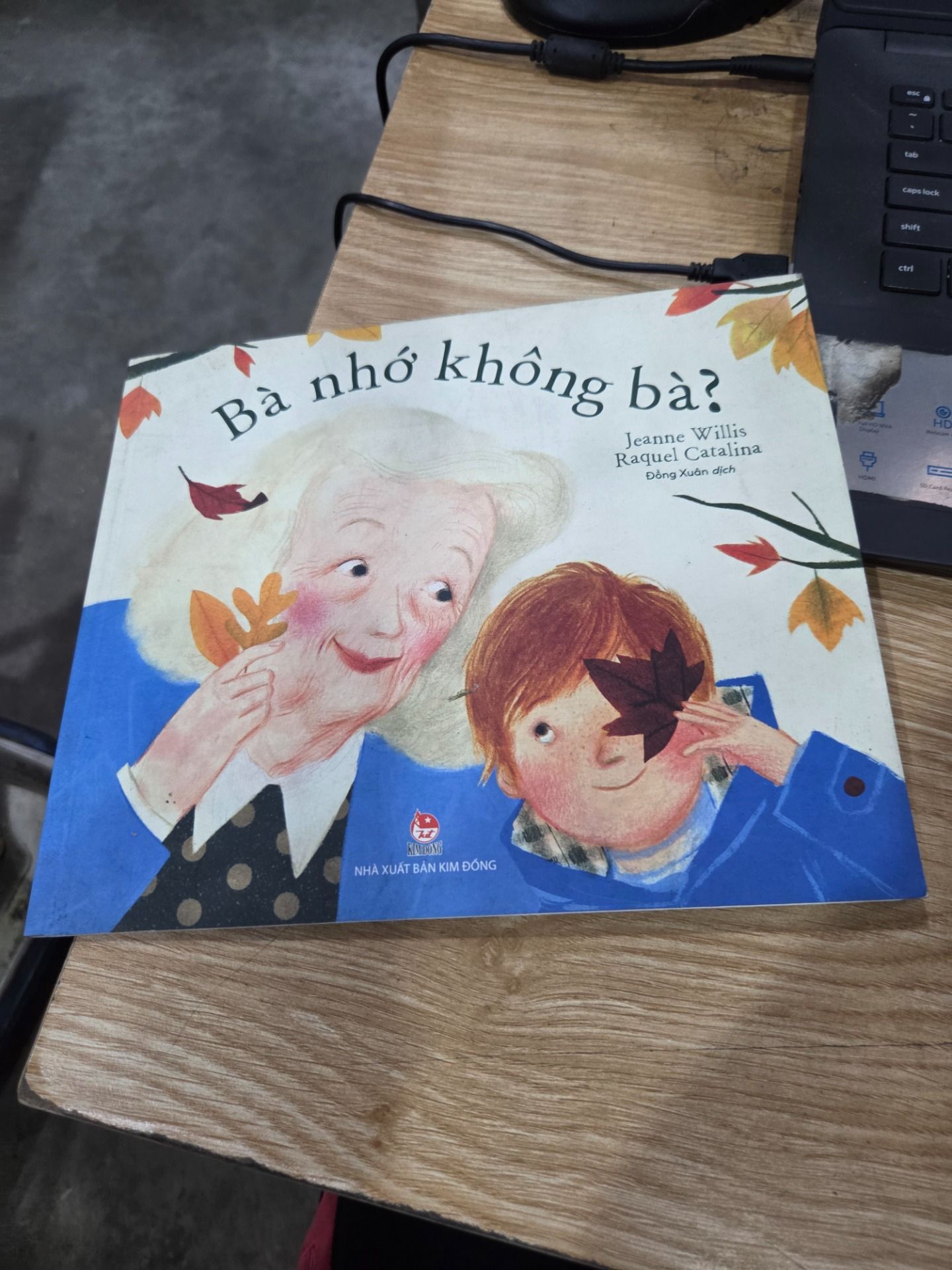 Sách Bà Nhớ Không Bà?