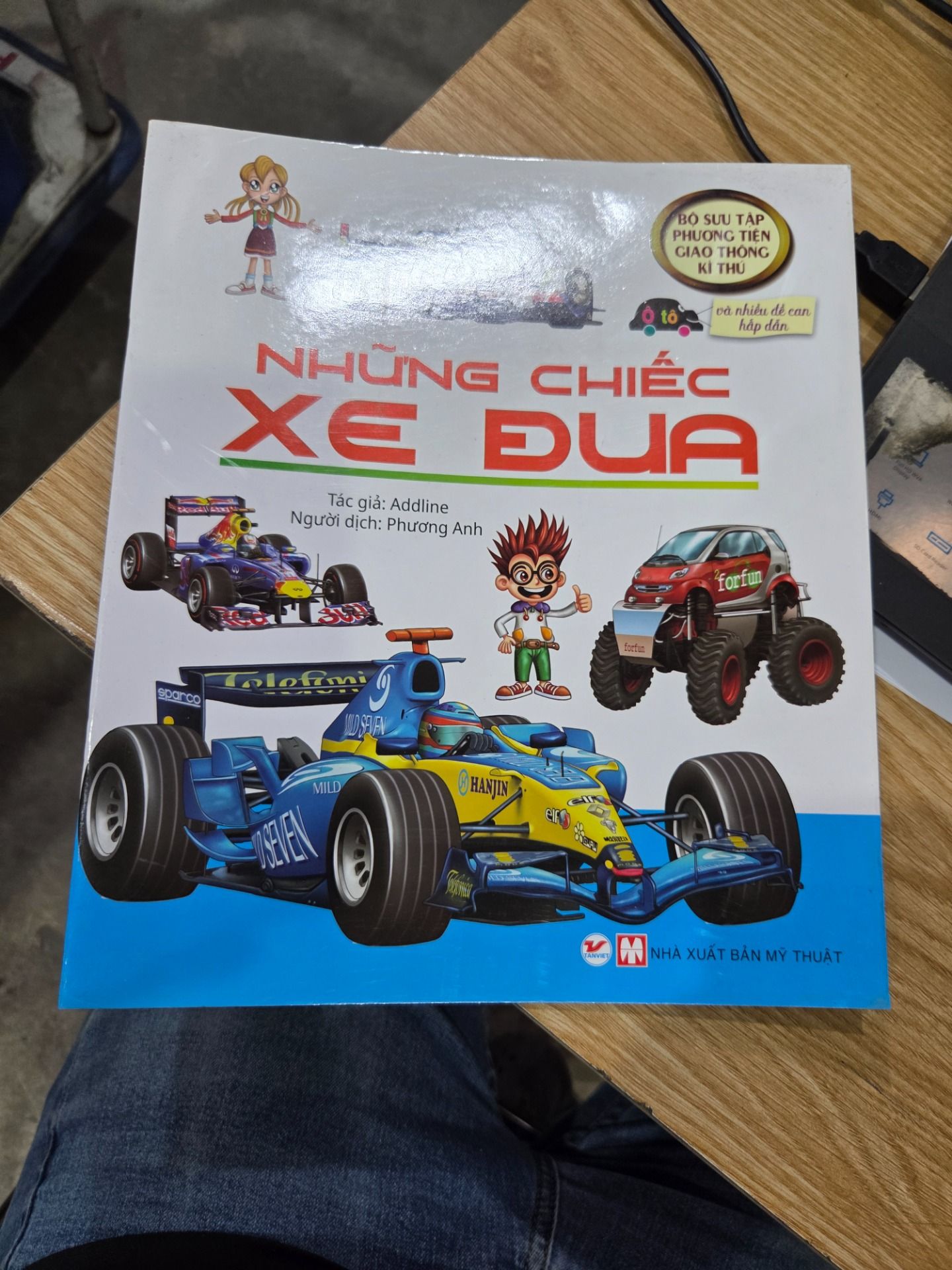 Sách Những Chiếc Xe Đua - Và Nhiều Đề Can Hấp Dẫn