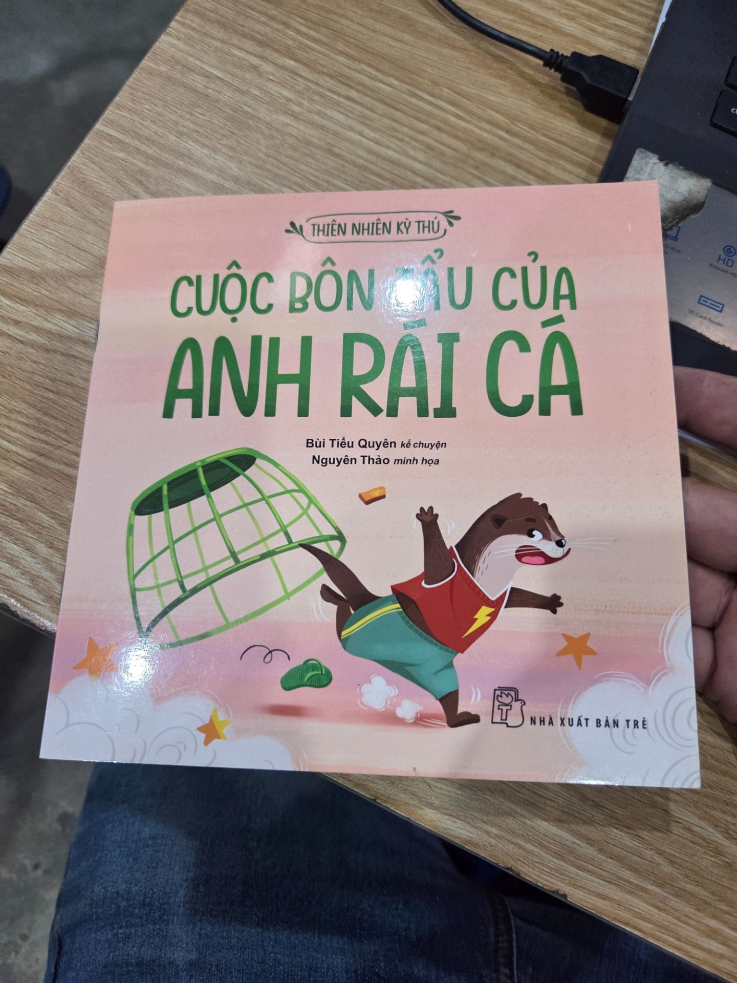 Bộ sách Thiên nhiên kỳ thú - Cuộc bôn tẩu của anh rái cá