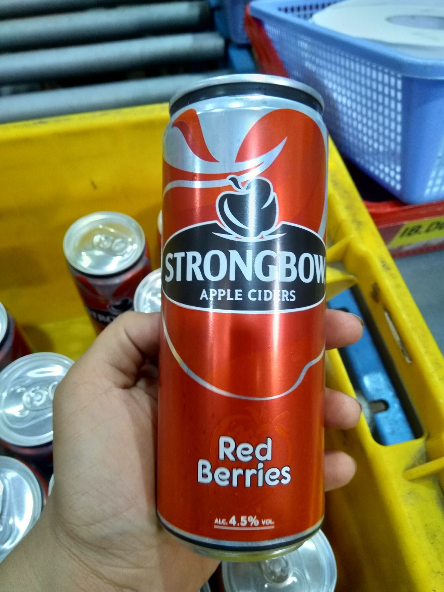 Thùng 24 Lon Nước Táo Lên Men Strongbow Vị Dâu Đỏ 320ml/lon