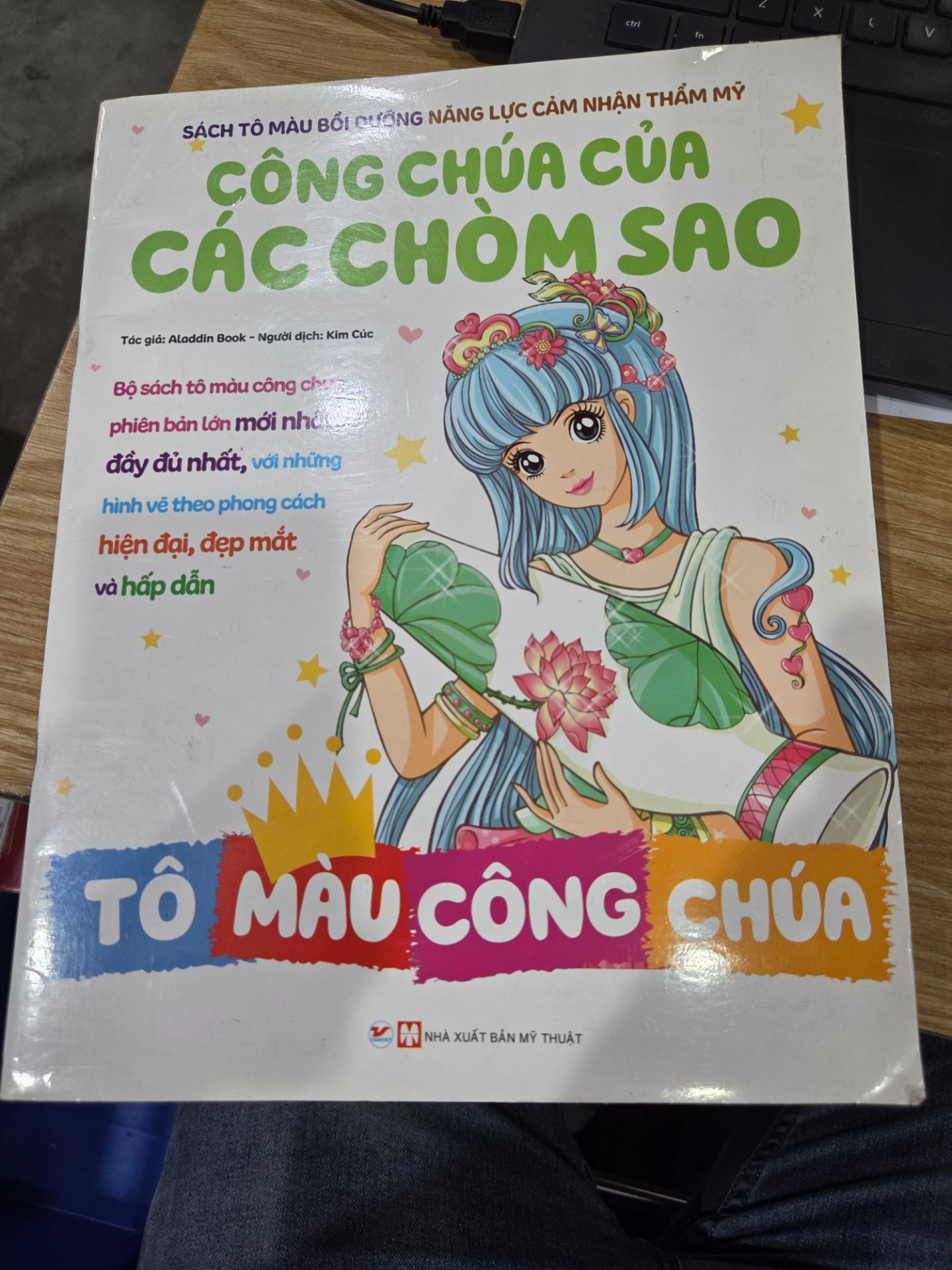 Sách Tô Màu Bồi Dưỡng Năng Lực Cảm Nhận Thẩm Mỹ - Công Chúa Của Các Chòm Sao