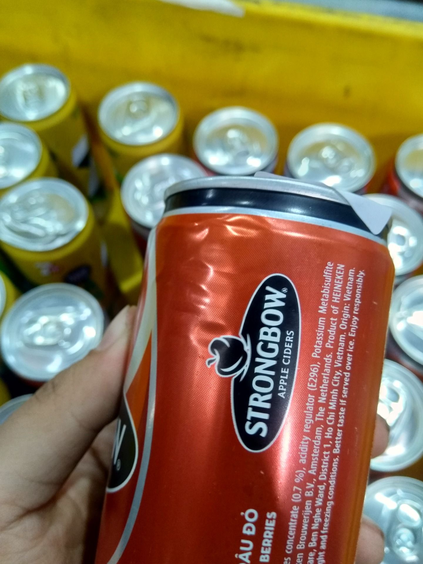 Thùng 24 Lon Nước Táo Lên Men Strongbow Vị Dâu Đỏ 320ml/lon