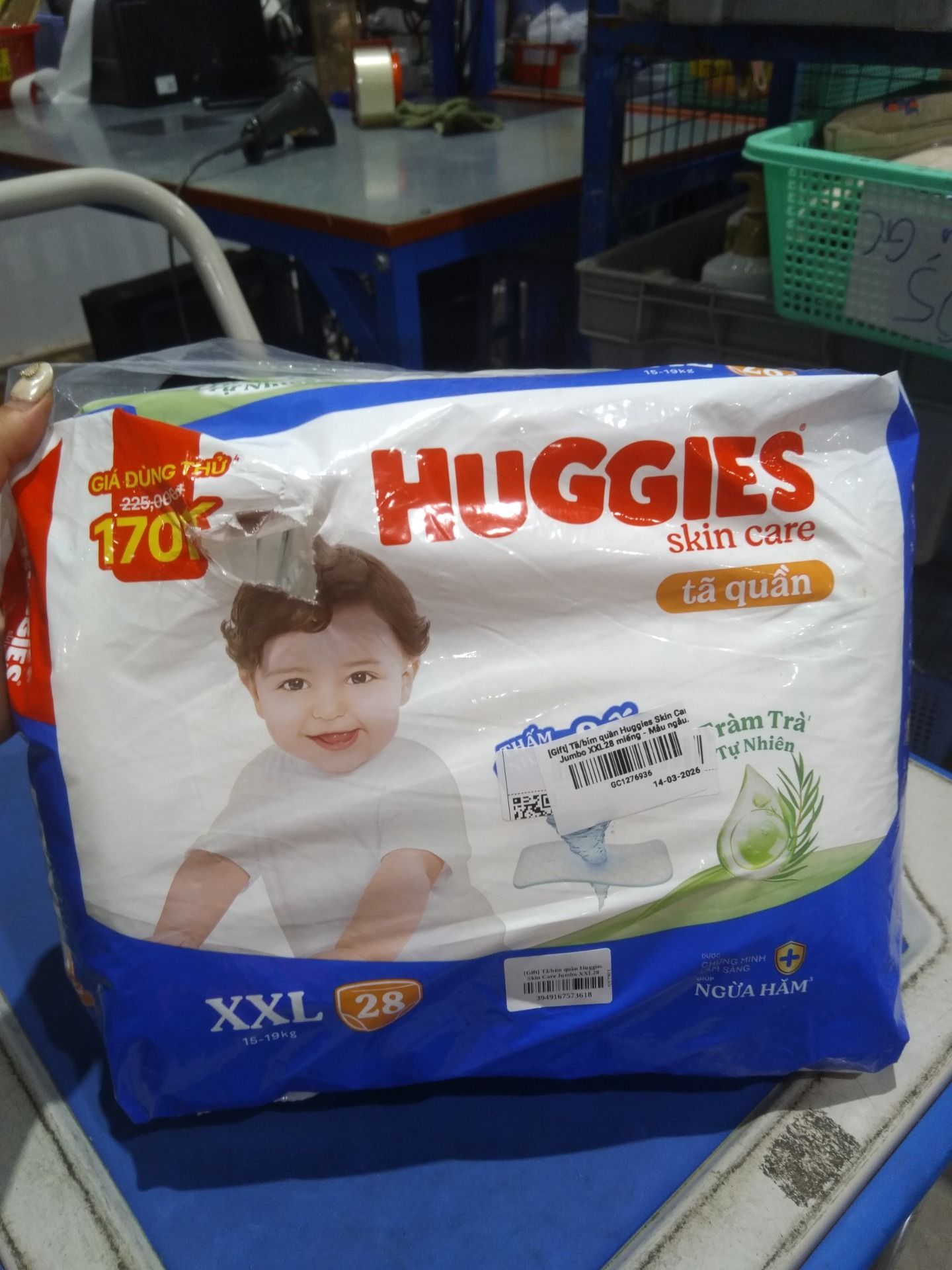 [Gift] Tã/bỉm quần Huggies Skin Care Jumbo XXL28 miếng  - Mẫu ngẫu nhiên