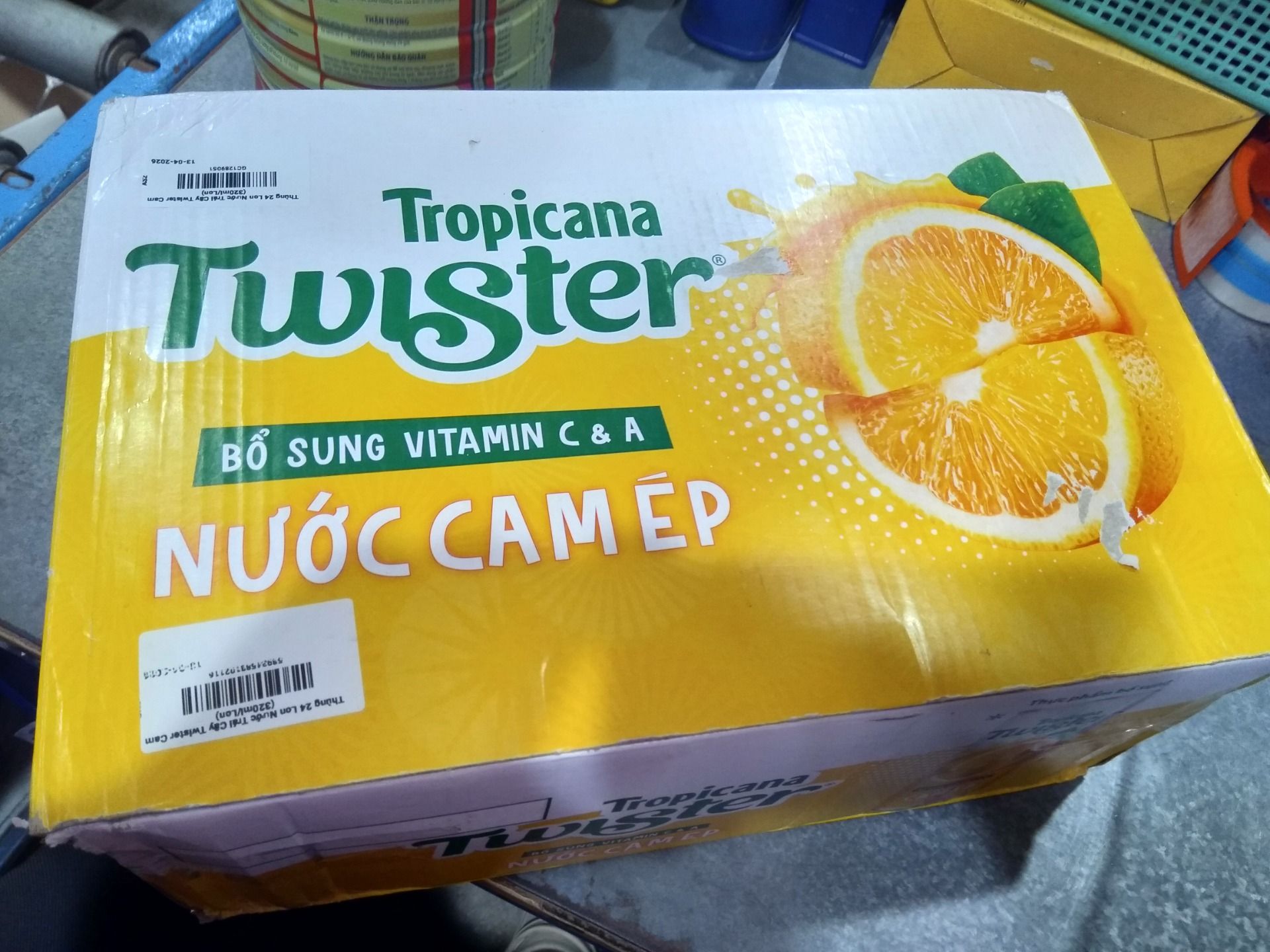 Thùng 24 Lon Nước Trái Cây Twister Cam (320ml/Lon)