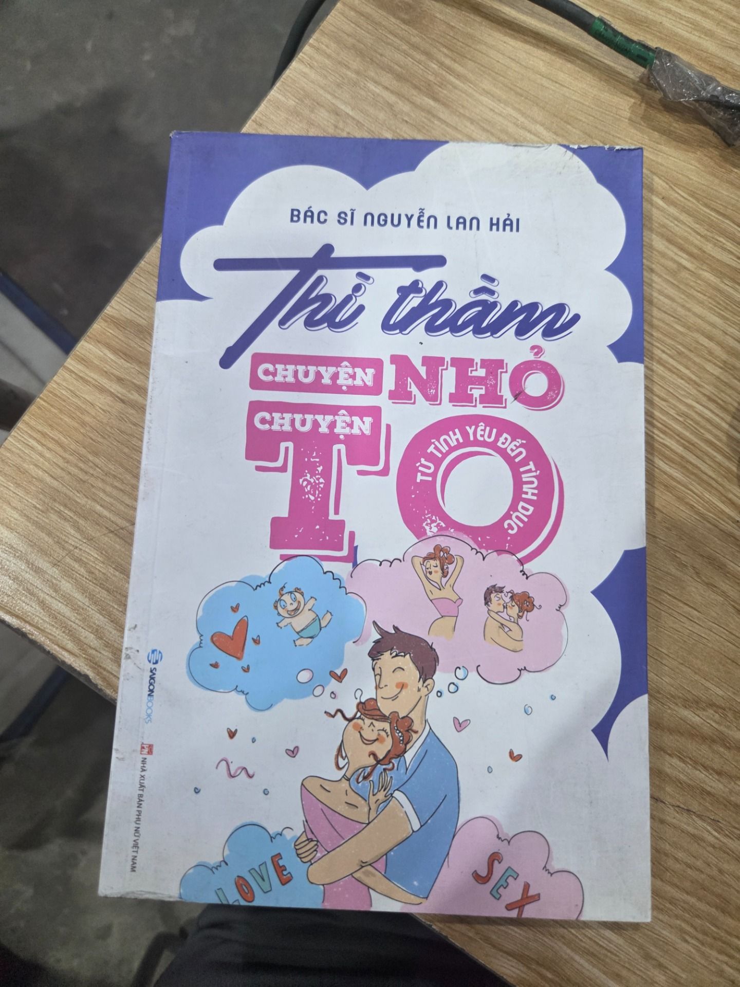 Sách Thì Thầm Chuyện Nhỏ Chuyện To