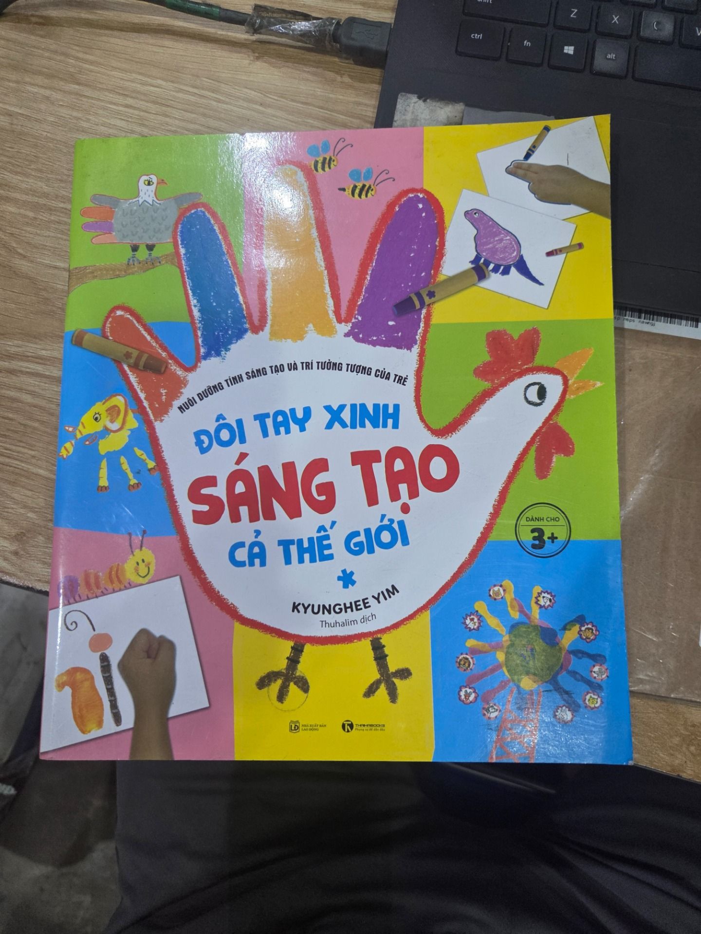 Sách Đôi Tay Xinh Sáng Tạo Cả Thế Giới 1