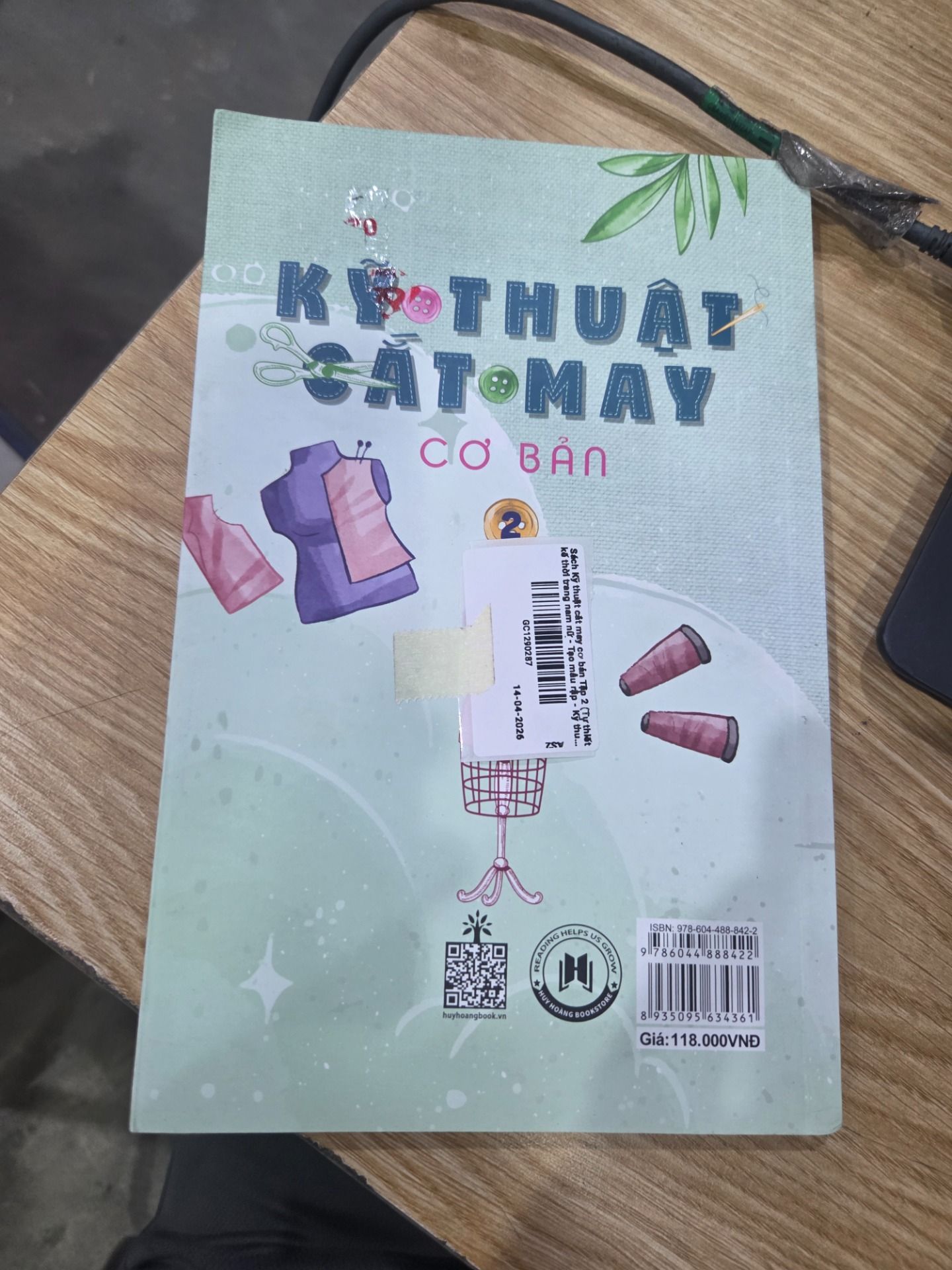 Sách Kỹ thuật cắt may cơ bản Tập 2 (Tự thiết kế thời trang nam nữ - Tạo mẫu rập - Kỹ thuật nhảy size)
