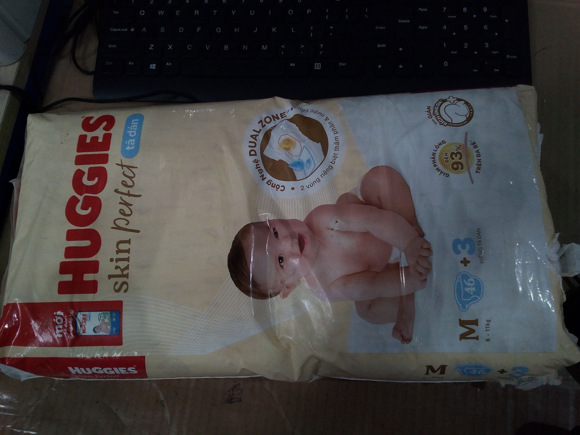 [Gift] M46+ 3 Tã/bỉm dán sơ sinh Huggies Skin Perfect M 46+3 miếng (T06)