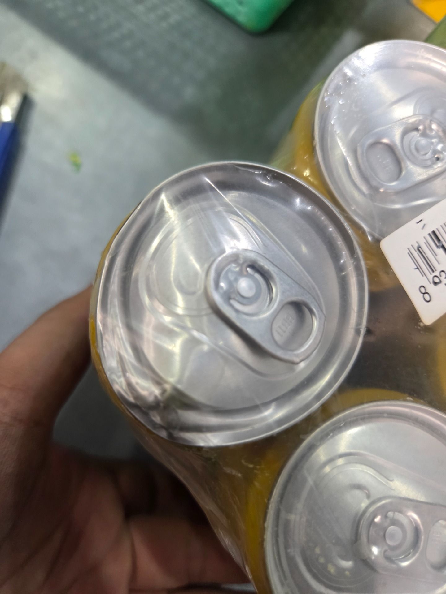 Thùng 24 Lon Nước Uống Có Gaz 7Up Soda Chanh (320ml/lon)