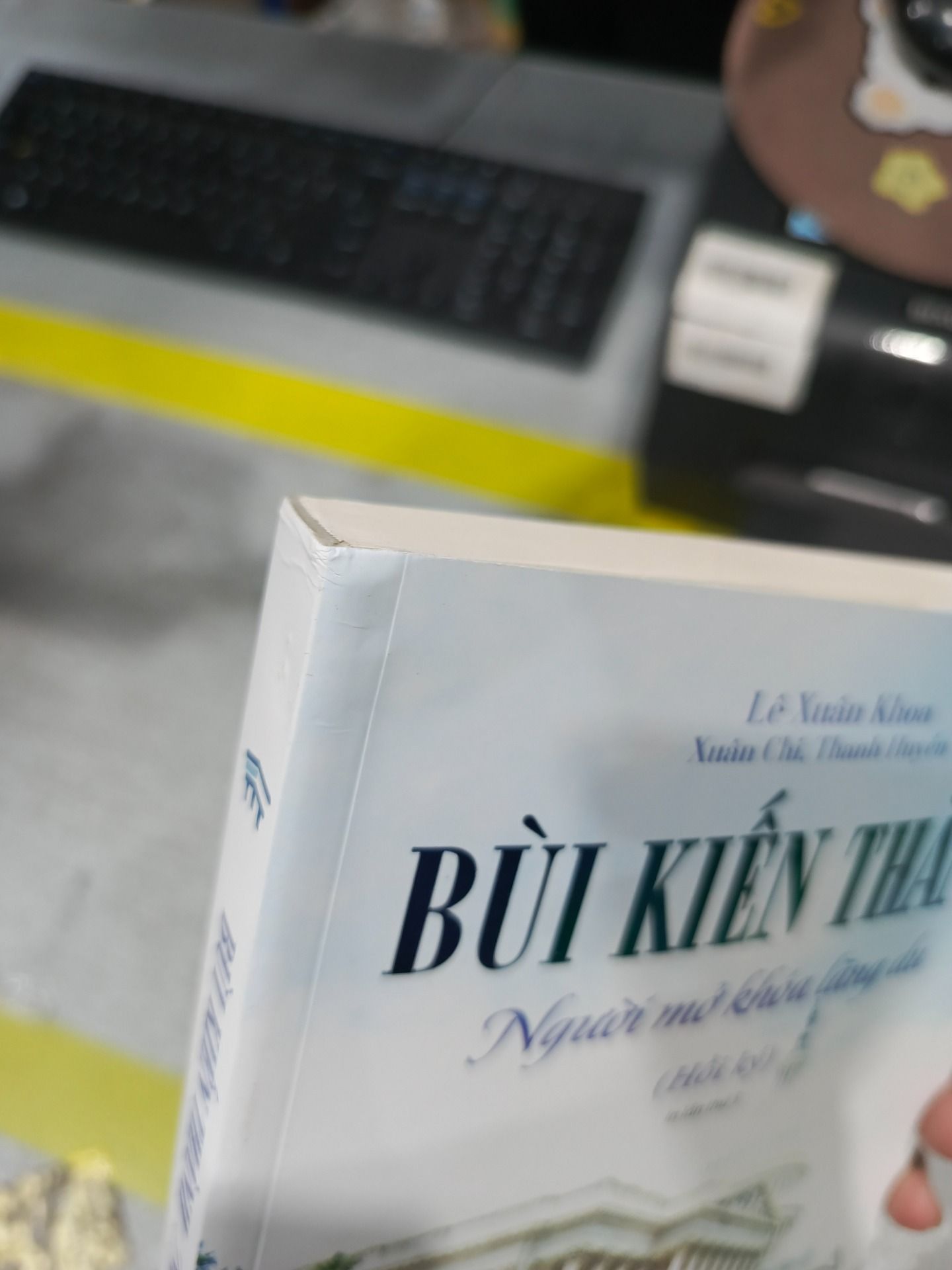 Bùi Kiến Thành - Người Mở Khóa Lãng Du (Hồi Ký)