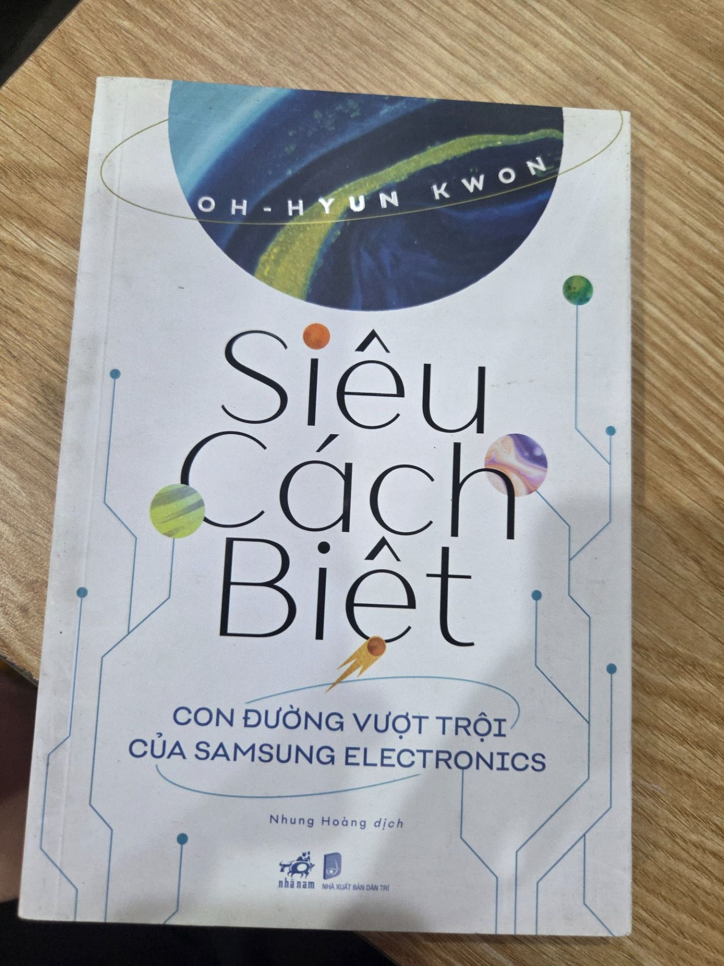 Sách Siêu Cách Biệt - Con Đường Vượt Trội Của Samsung Electronics