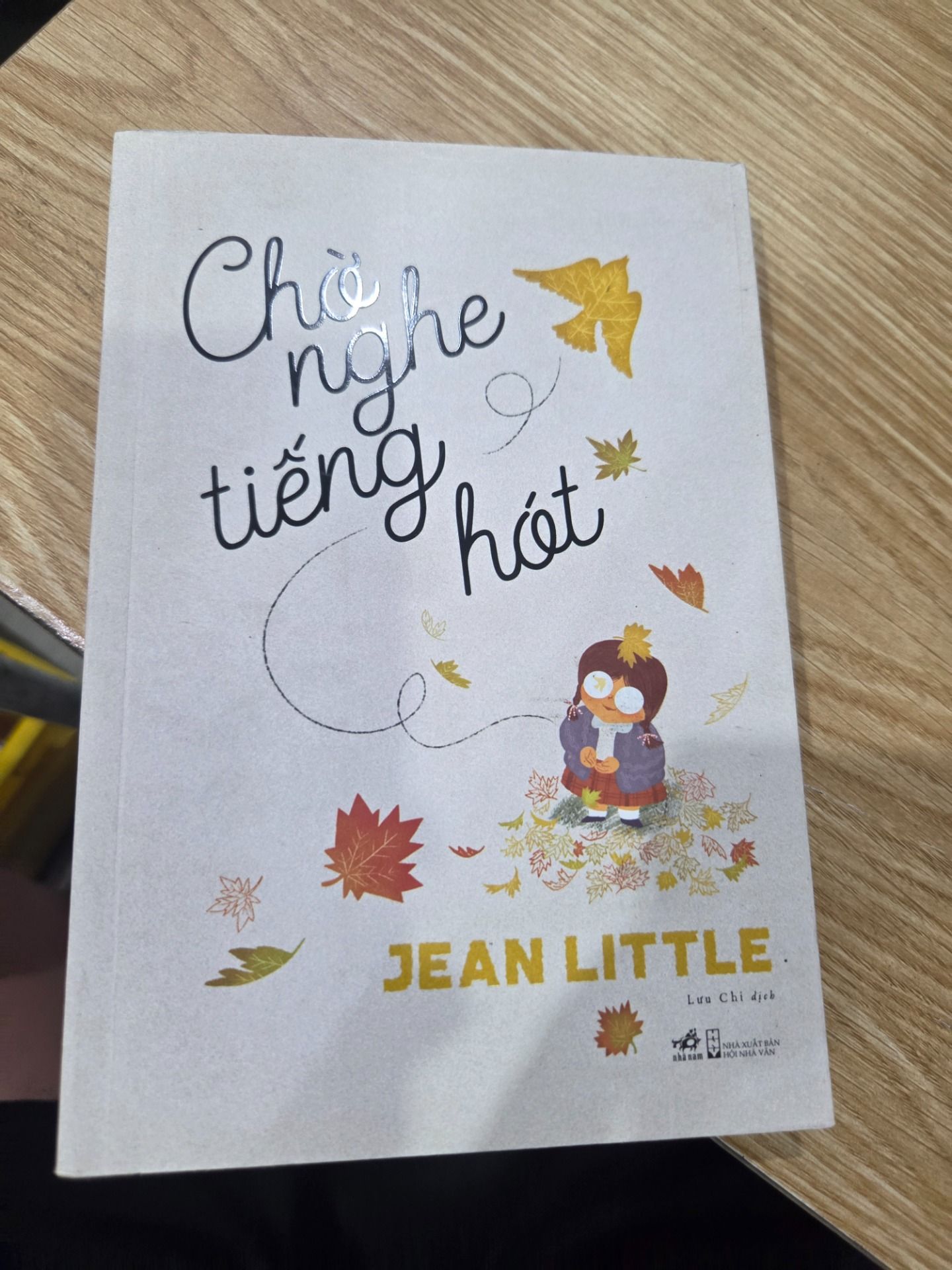 Sách Chờ Nghe Tiếng Hót